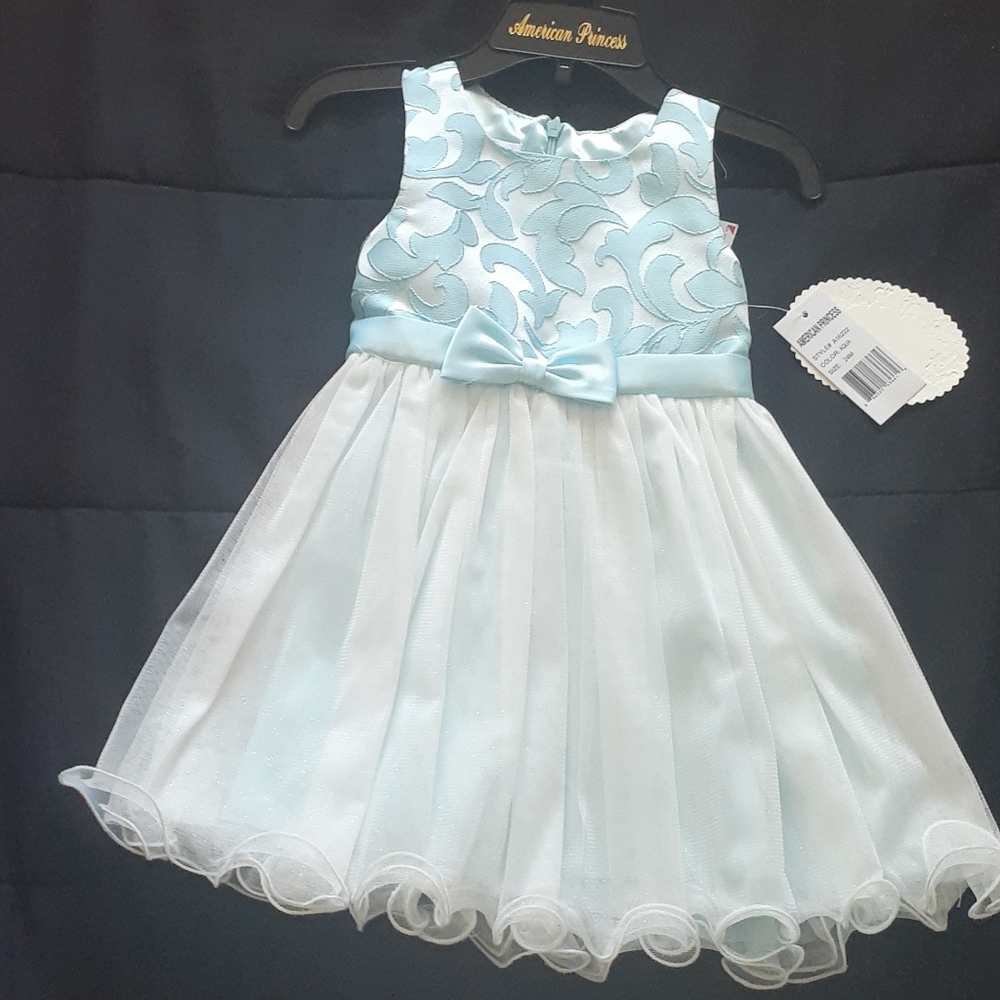 Gorgeous dress.